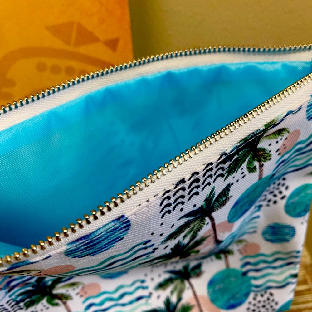 *New* Maui Soap Co Palm Tree makeup bag